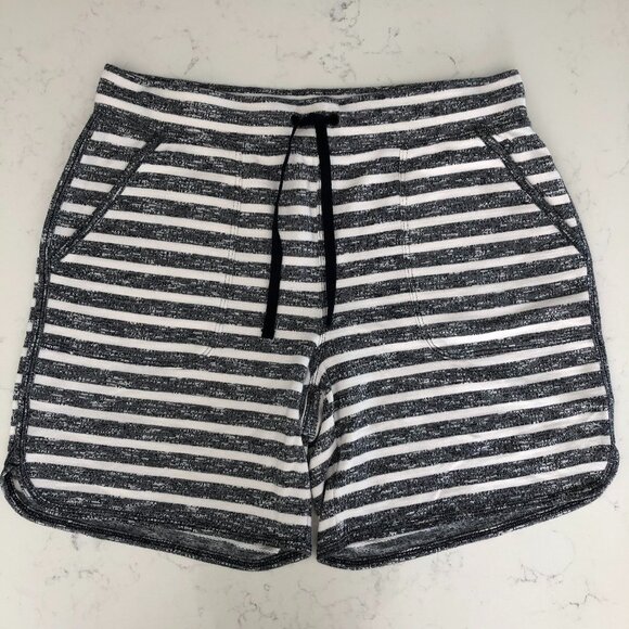 T by Talbots Cotton/Poly Blend 4 Pocket Striped Pull-On Shorts Black White Sz M - Picture 1 of 12